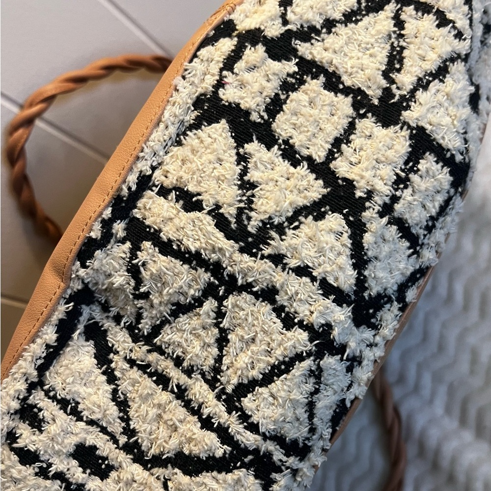 Nwot Universal Thread Geometric Patterned Tote Ba… - image 8